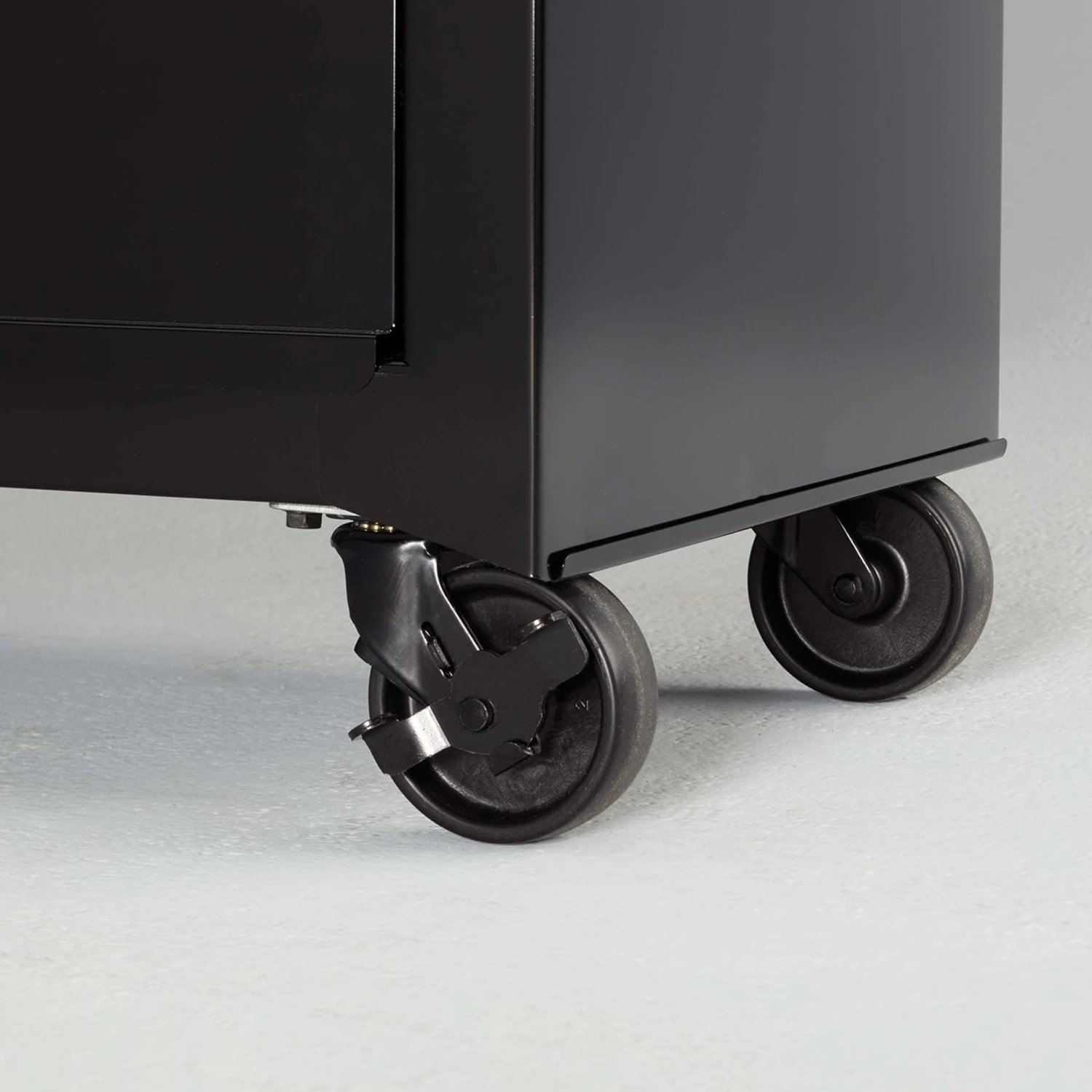 Kobalt 1000 Series 26.5-in W x 44.25-in H 5-Drawer Steel Tool Chest (Black) - Tool Storage & Work Benches 2 Kobalt 1000 Series 26.5-in W x 44.25-in H 5-Drawer Steel Tool Chest (Black) - Tool Storage & Work Benches - Image 2