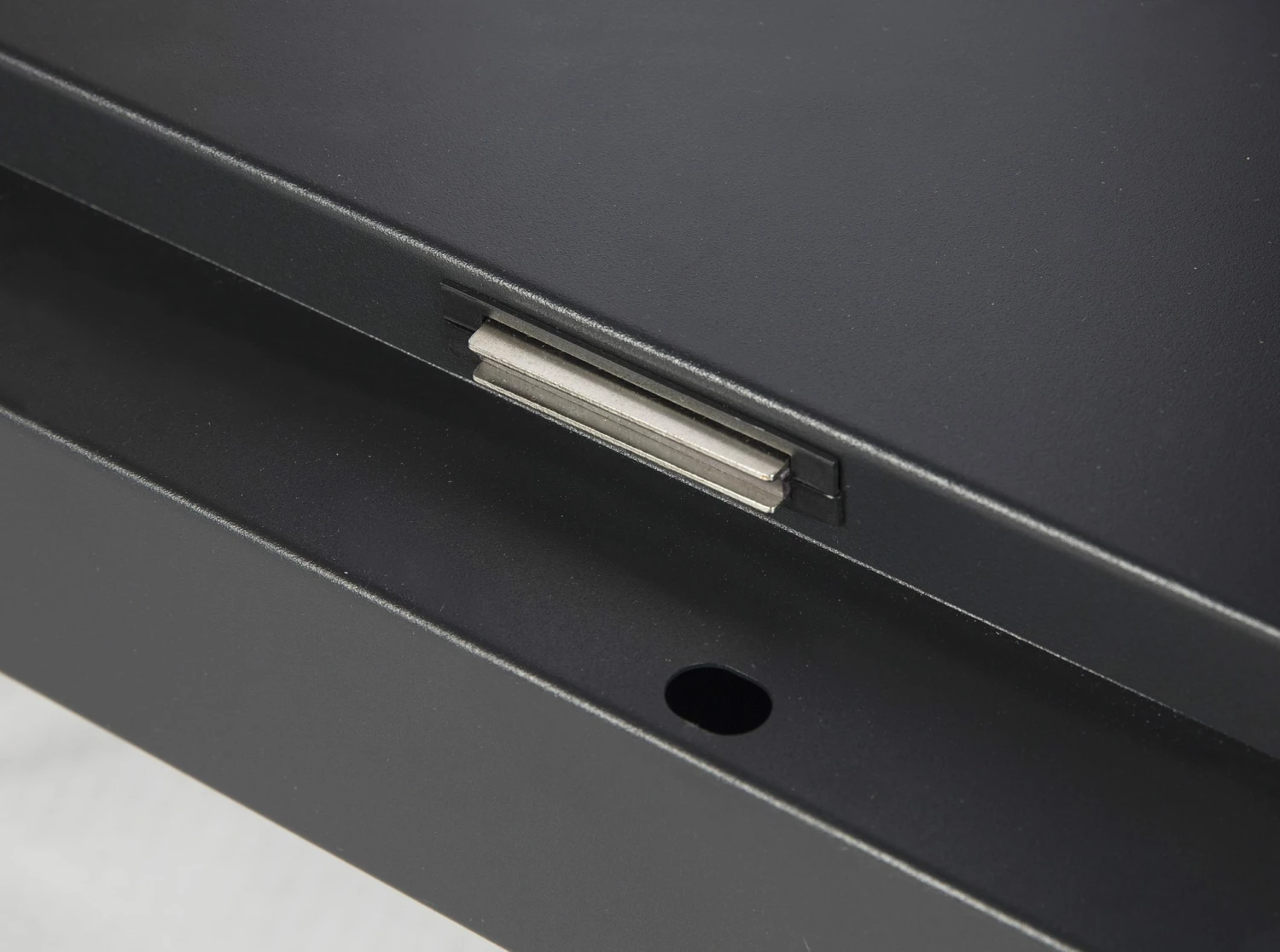 Kobalt 28-in W x 28-in H x 12.5-in D Steel Wall-mounted Garage Cabinet - Garage Organization 4 Kobalt 28-in W x 28-in H x 12.5-in D Steel Wall-mounted Garage Cabinet - Garage Organization - Image 4