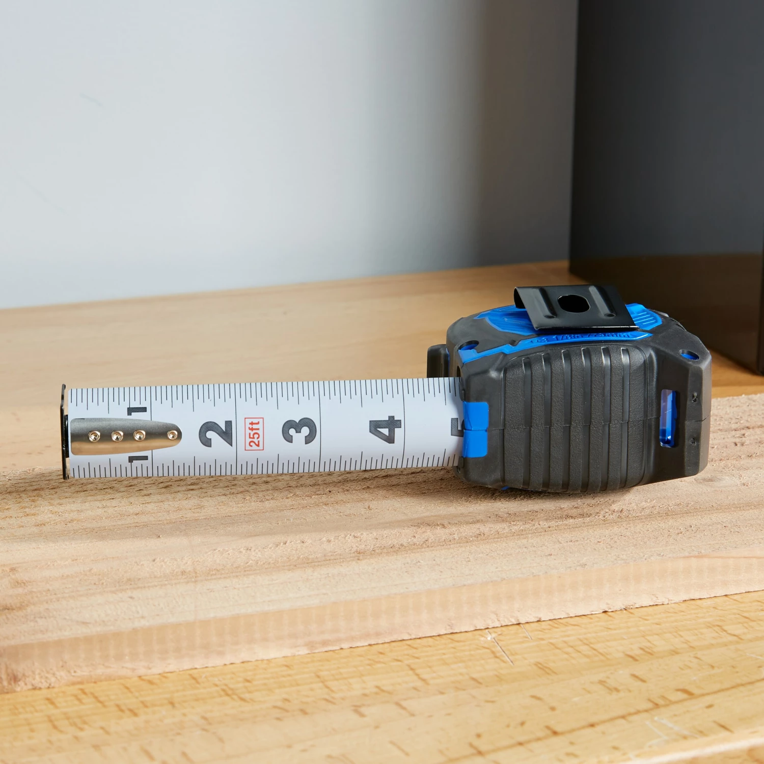 Kobalt 25 Ft. Kobalt Compact Magnetic Wide Blade - Levels & Measuring Tools 3 Kobalt 25 Ft. Kobalt Compact Magnetic Wide Blade - Levels & Measuring Tools - Image 3