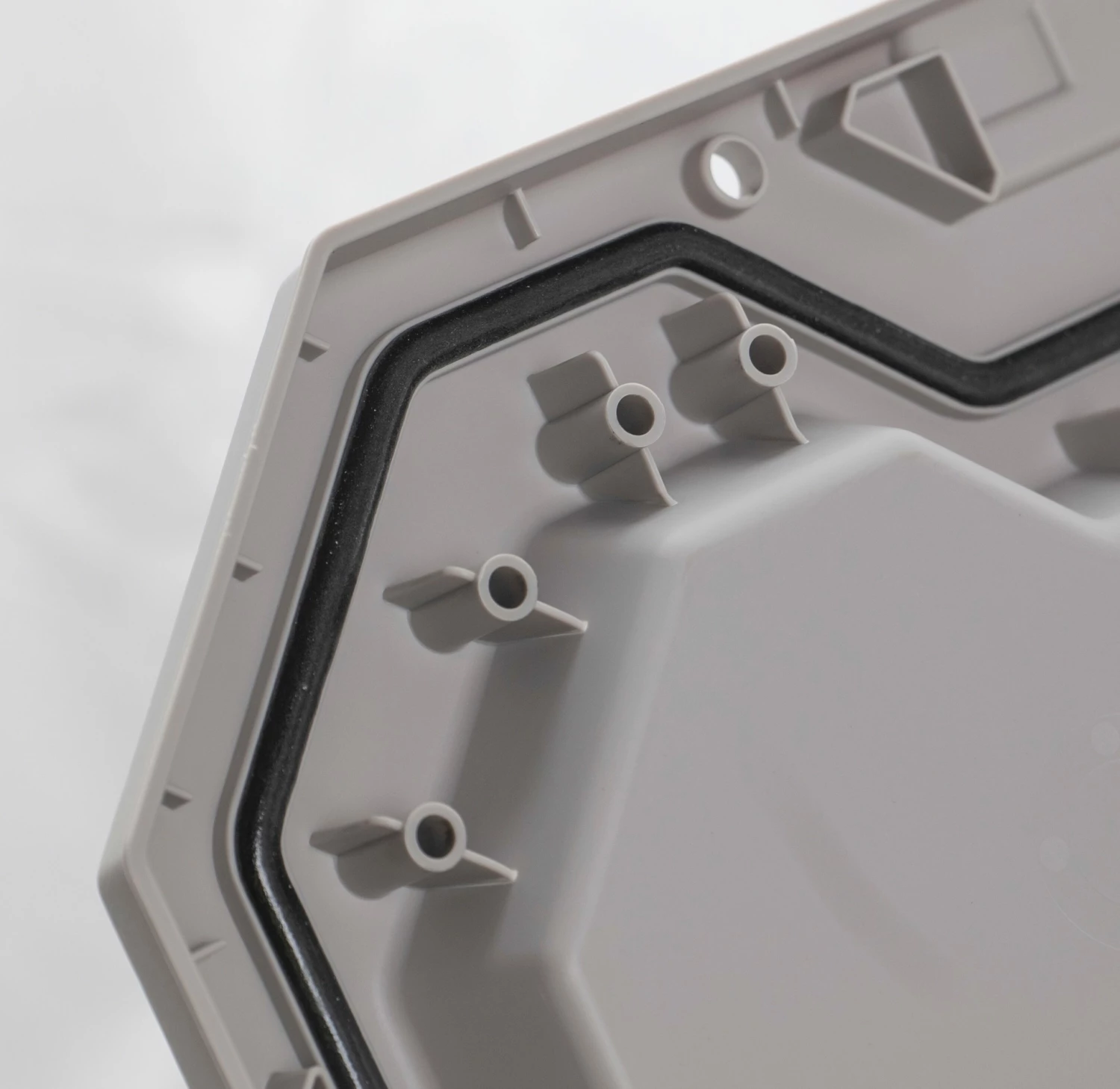 Kobalt X-large 24-Gallon (96-Quart) Grey Heavy Duty Tote with Latching Lid - Baskets & Storage Containers 6 Kobalt X-large 24-Gallon (96-Quart) Grey Heavy Duty Tote with Latching Lid - Baskets & Storage Containers - Image 6