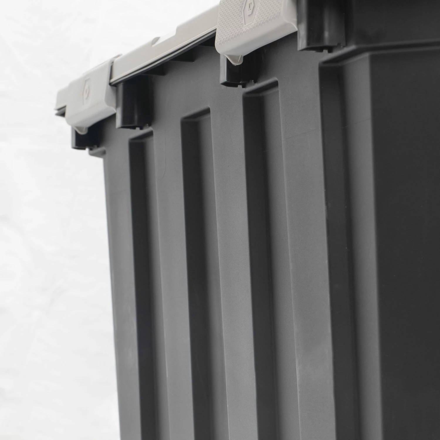 Kobalt X-large 24-Gallon (96-Quart) Grey Heavy Duty Tote with Latching Lid - Baskets & Storage Containers 9 Kobalt X-large 24-Gallon (96-Quart) Grey Heavy Duty Tote with Latching Lid - Baskets & Storage Containers - Image 9