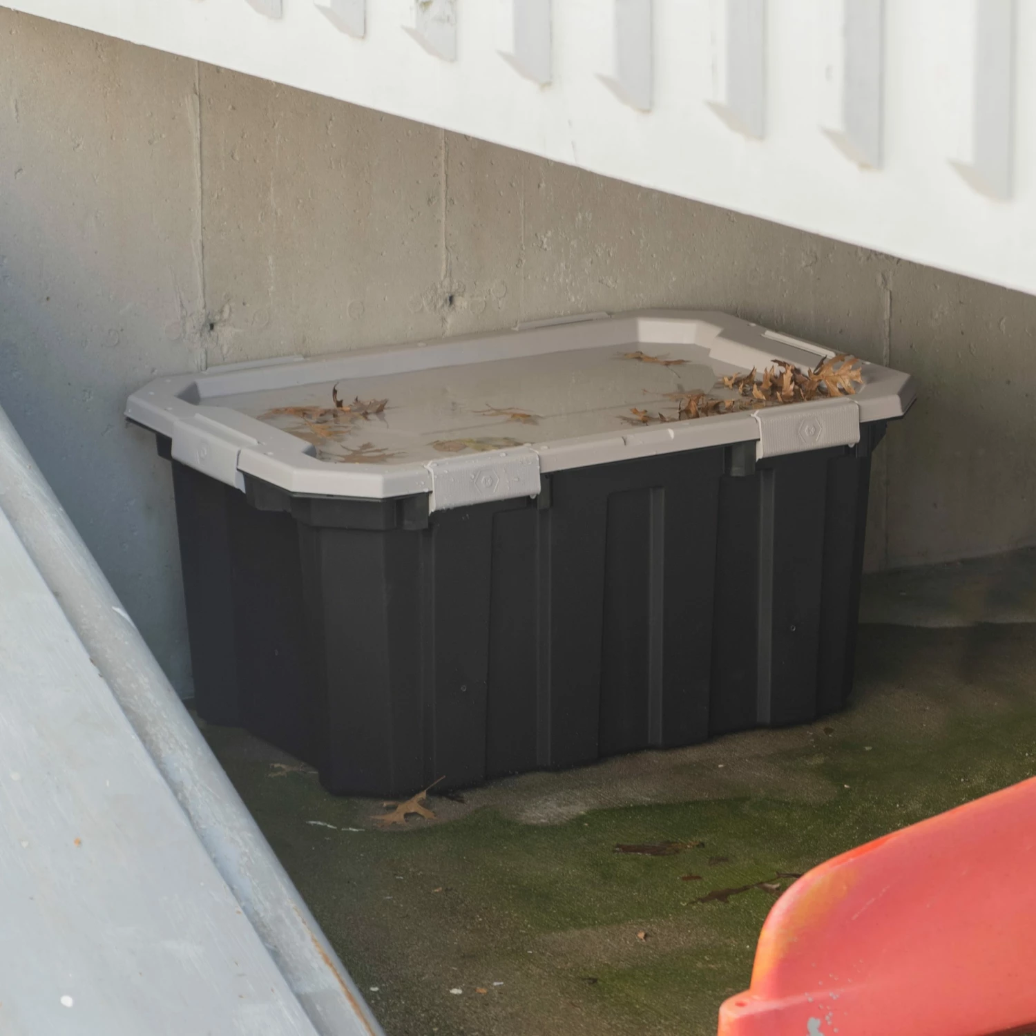 Kobalt X-large 24-Gallon (96-Quart) Grey Heavy Duty Tote with Latching Lid - Baskets & Storage Containers 15 Kobalt X-large 24-Gallon (96-Quart) Grey Heavy Duty Tote with Latching Lid - Baskets & Storage Containers - Image 15