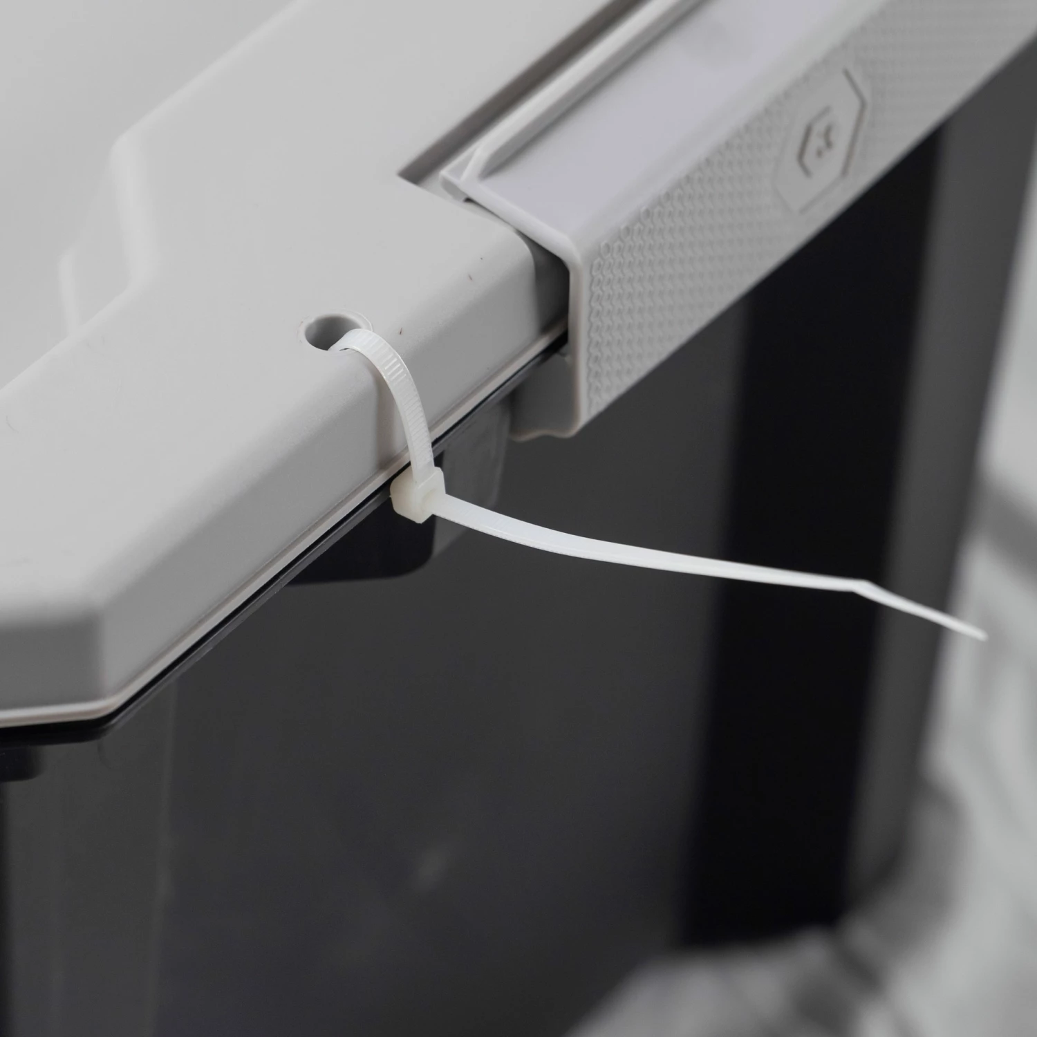 Kobalt X-large 24-Gallon (96-Quart) Grey Heavy Duty Tote with Latching Lid - Baskets & Storage Containers 7 Kobalt X-large 24-Gallon (96-Quart) Grey Heavy Duty Tote with Latching Lid - Baskets & Storage Containers - Image 7